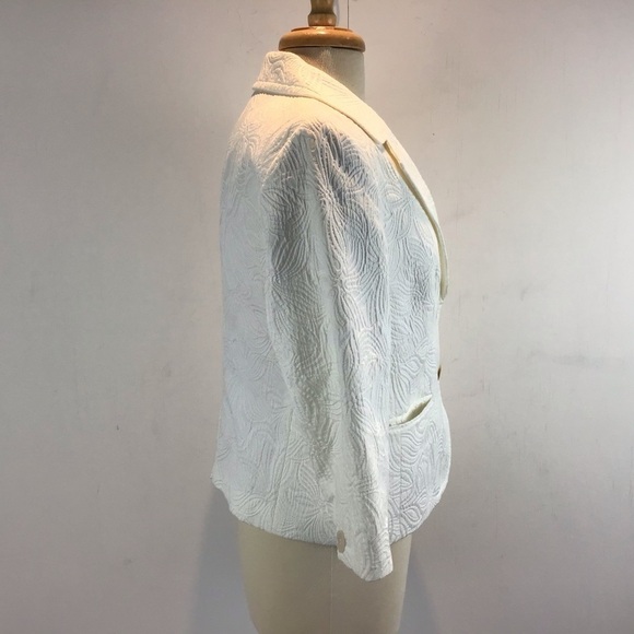 Talbots petites white matelasse 3/4 sleeve, fully lined 2 button blazer sz 10-12 - Picture 2 of 12